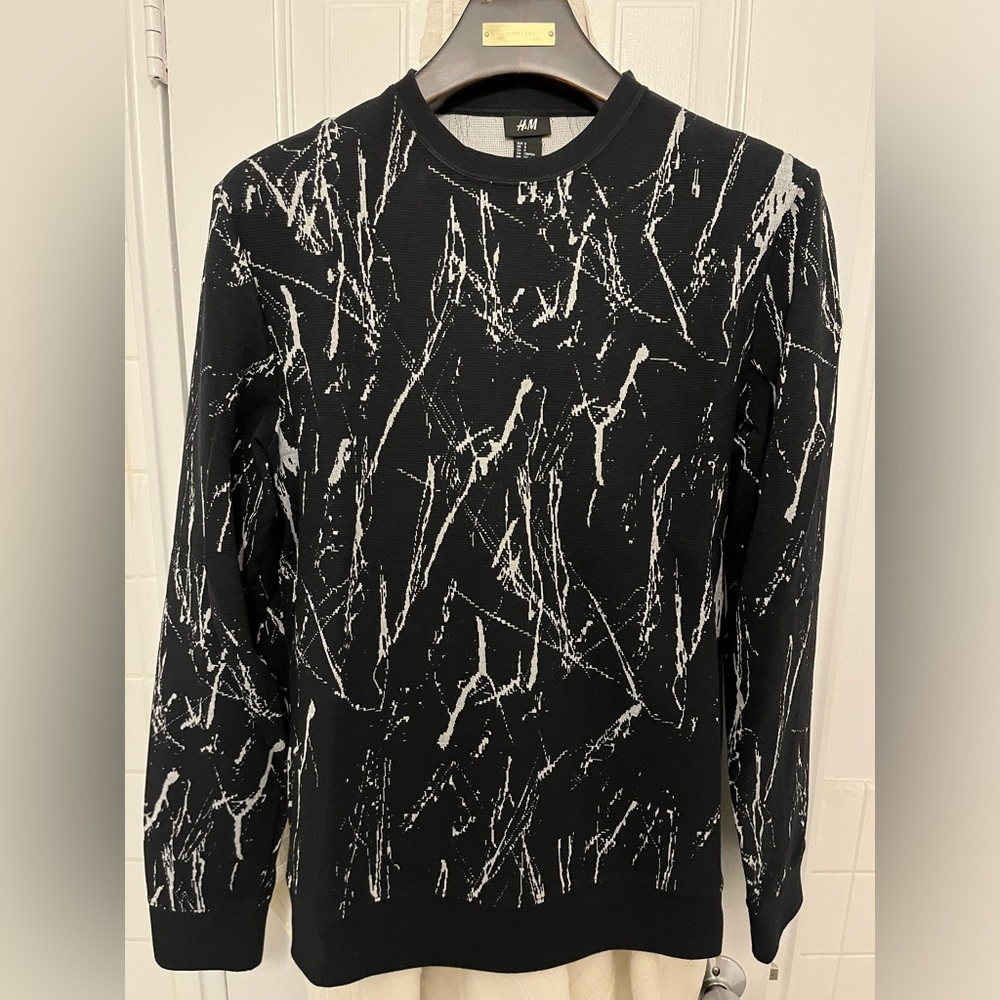 H&M sweater barely worn men small